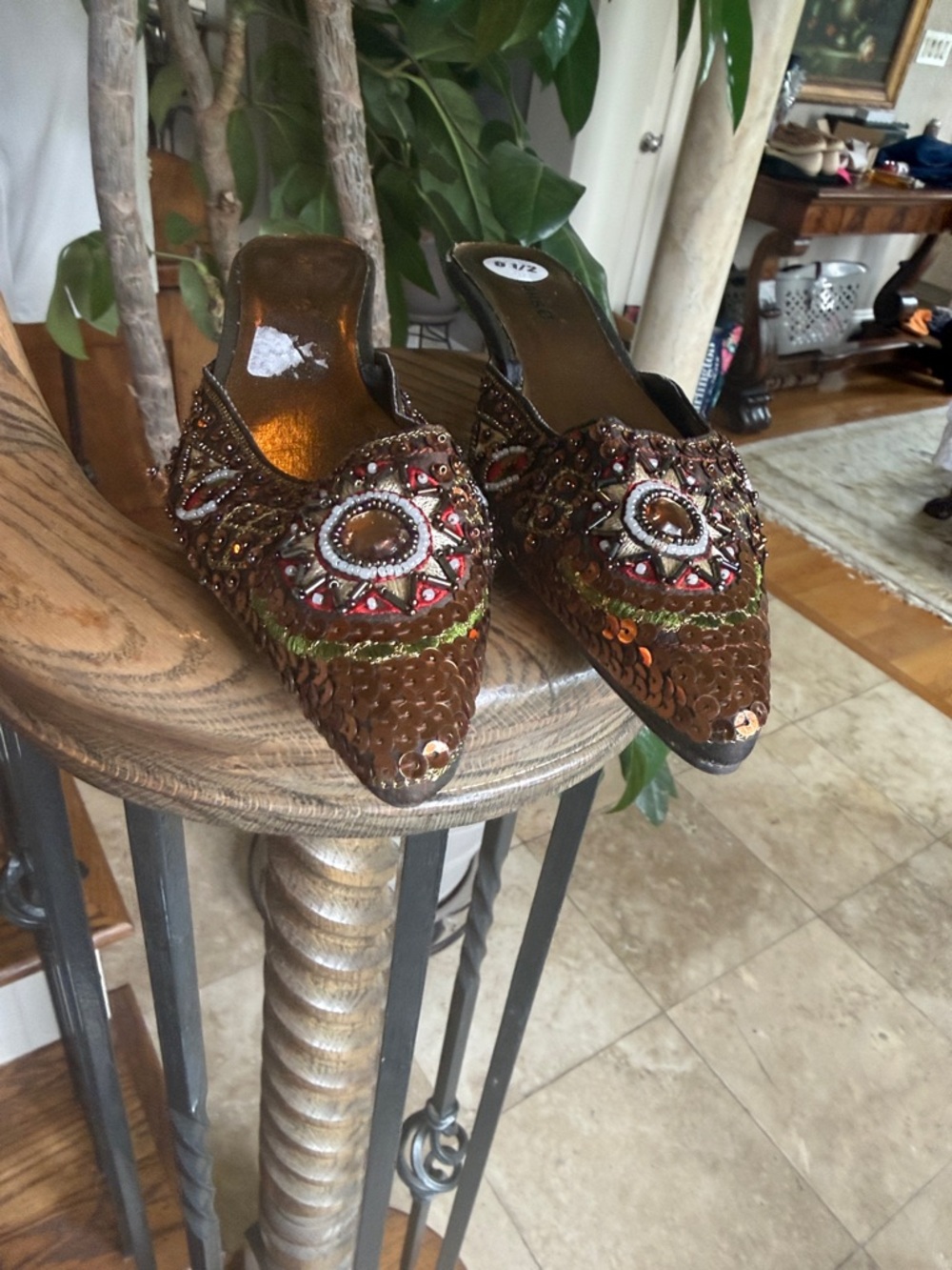 DOLLHOUSE ladies embellished kitten, heel pumps excellent condition 6 1/2 - Picture 9 of 10